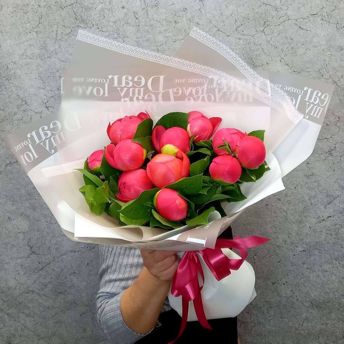 Букет из 11 коралловых пионов