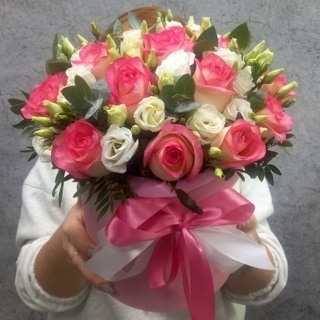 Роза и эустома в коробке